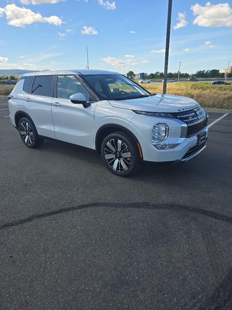2026 Mitsubishi Outlander SE S-AWC's photo