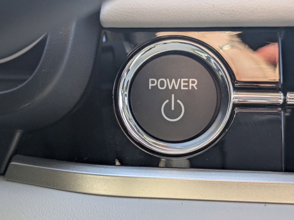2025 Mitsubishi Outlander Plug-in Hybrid SEL - Photo 31