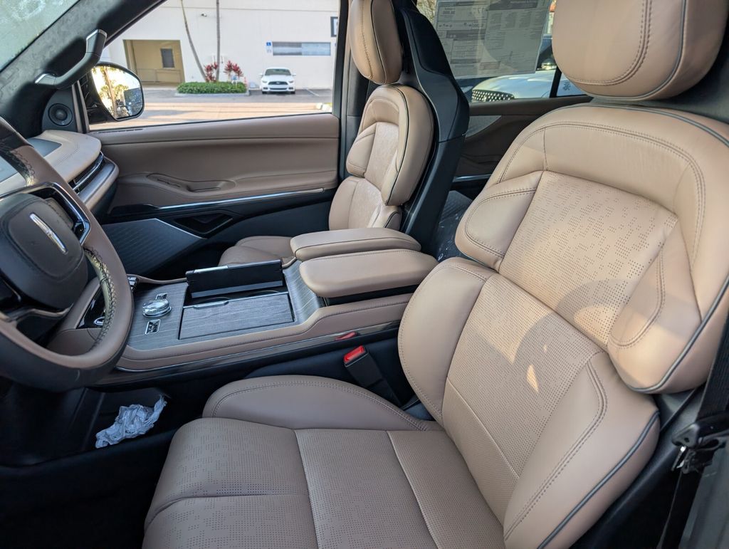 new 2026 Lincoln Navigator L car, priced at $126,415