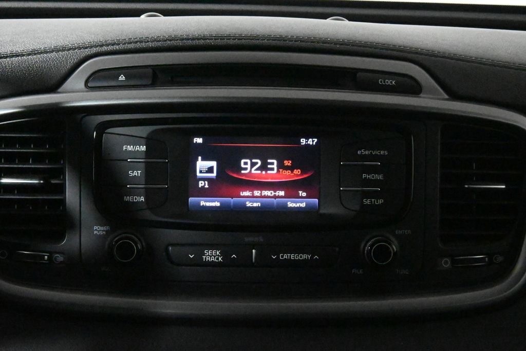 2016 Kia Sorento LX 23