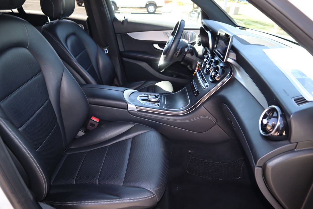 2019 Mercedes-Benz GLC 300 19