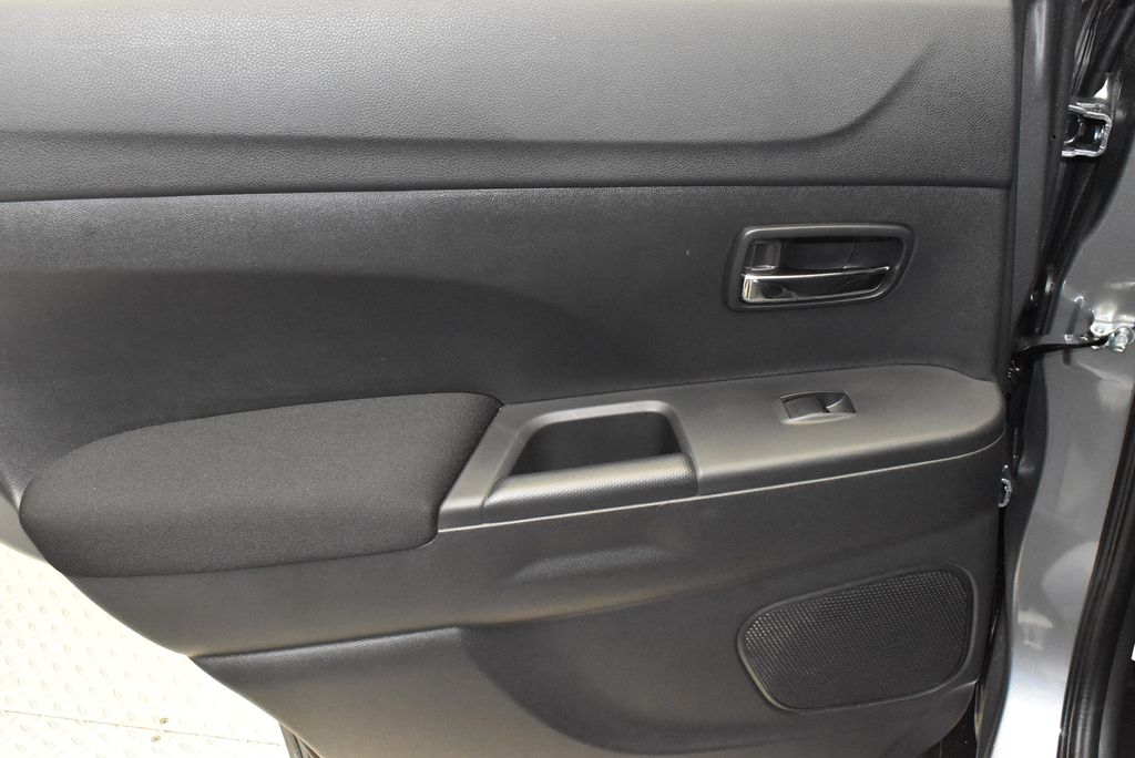 2024 Mitsubishi Outlander Sport ES 29