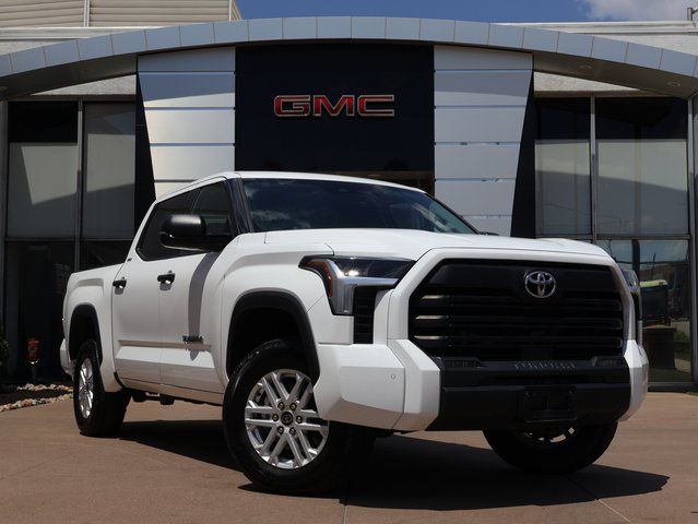 2022 Toyota Tundra SR5 CrewMax Cab 4WD