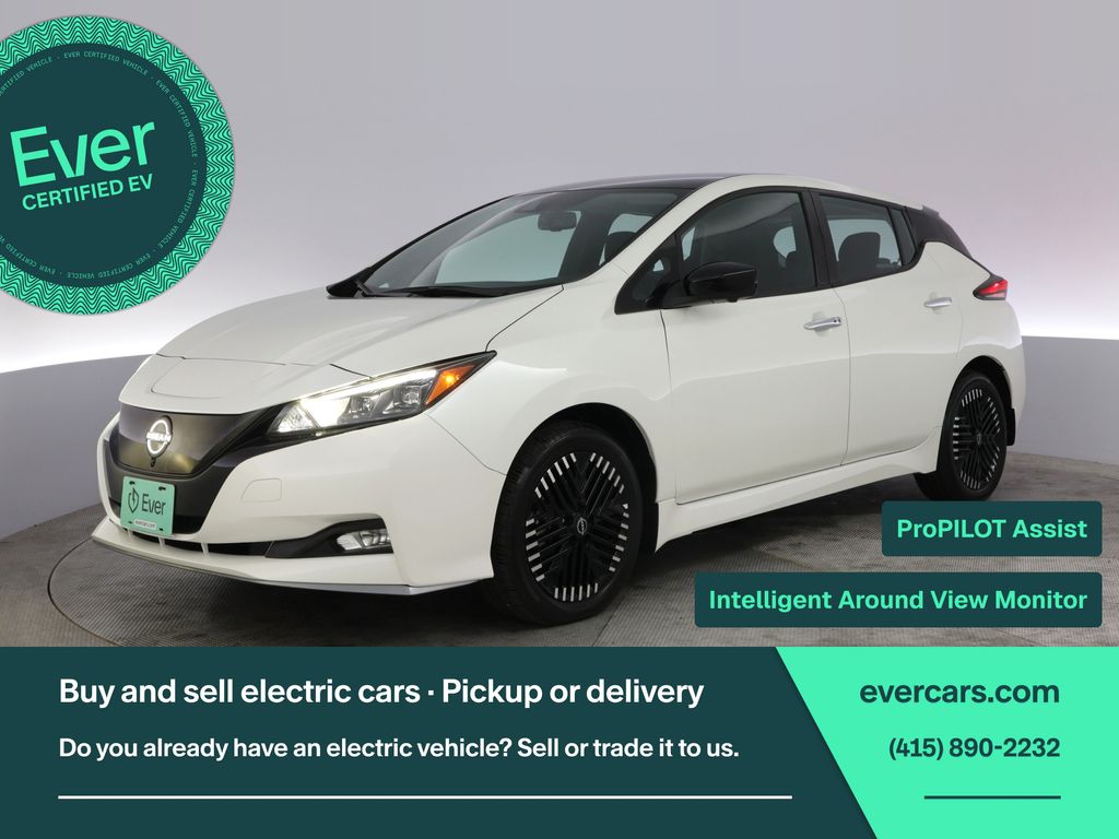Pearl White Tricoat 2024 Nissan LEAF Hatchback Front-Wheel Drive Automatic