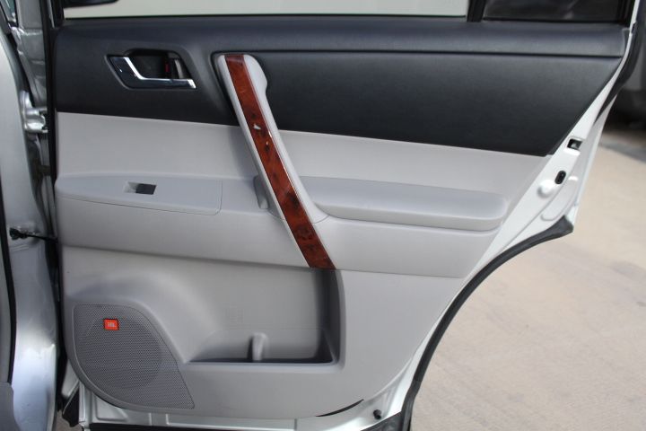 Used Car 2011 Toyota Highlander  Limited For Sale Under $10,000 In Georgetown, Texas