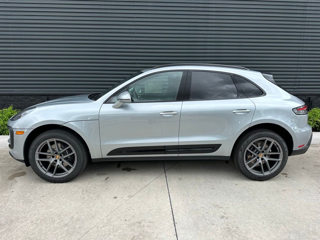 Thumbnail: 2025 Porsche Macan - 2