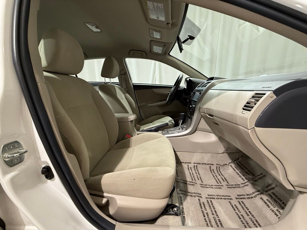 Thumbnail: 2013 Toyota Corolla - 17