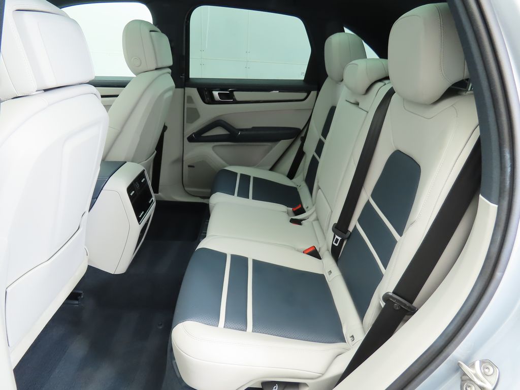 2023 Porsche Cayenne E-Hybrid 23
