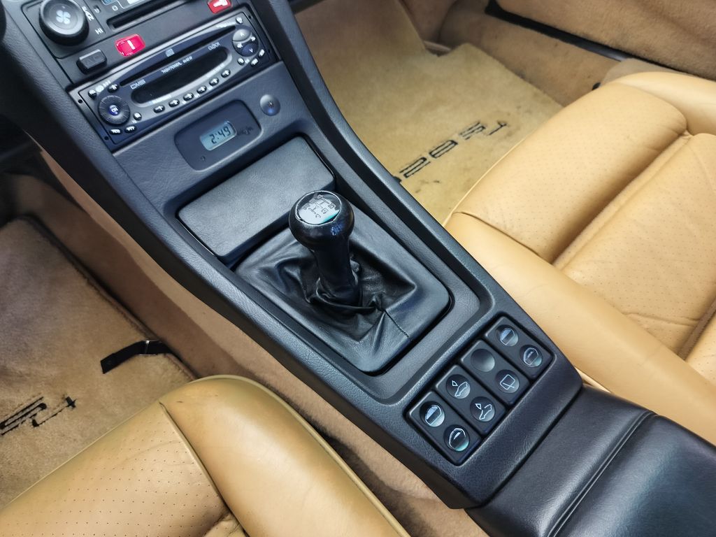 Thumbnail: 1988 Porsche 928 - 18