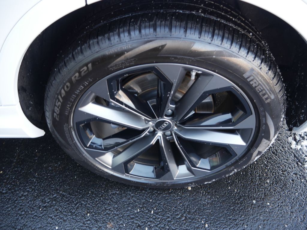 Thumbnail: 2025 Audi Q7 - 12