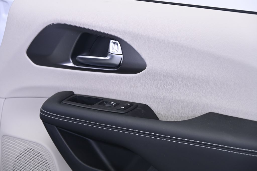 Thumbnail: 2024 Chrysler Pacifica - 21