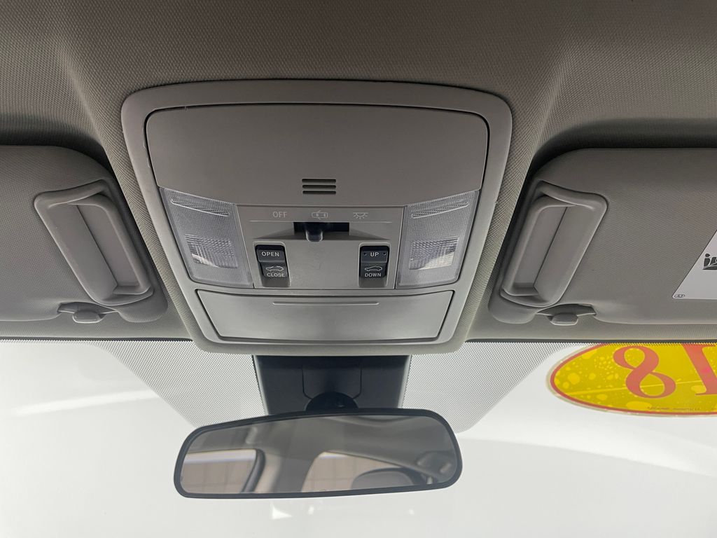 Thumbnail: 2018 Toyota RAV4 - 28