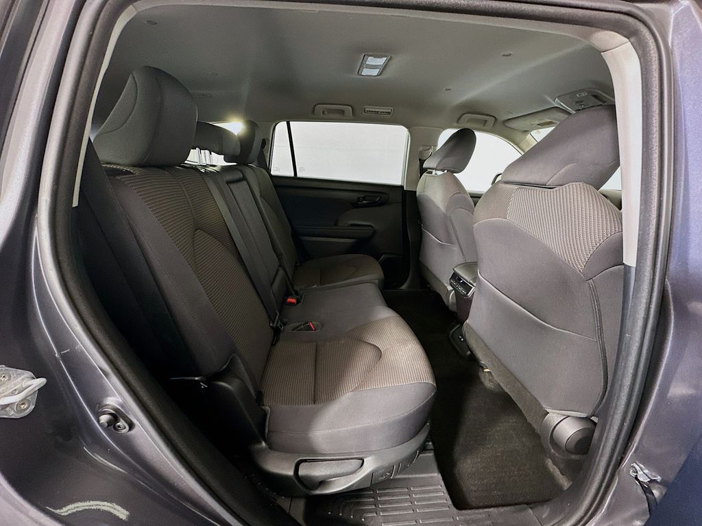 Thumbnail: 2023 Toyota Highlander - 27