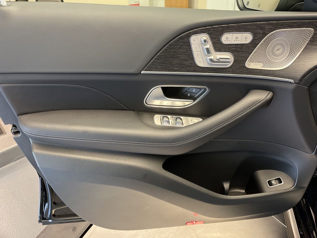 Thumbnail: 2026 Mercedes-Benz GLE - 10