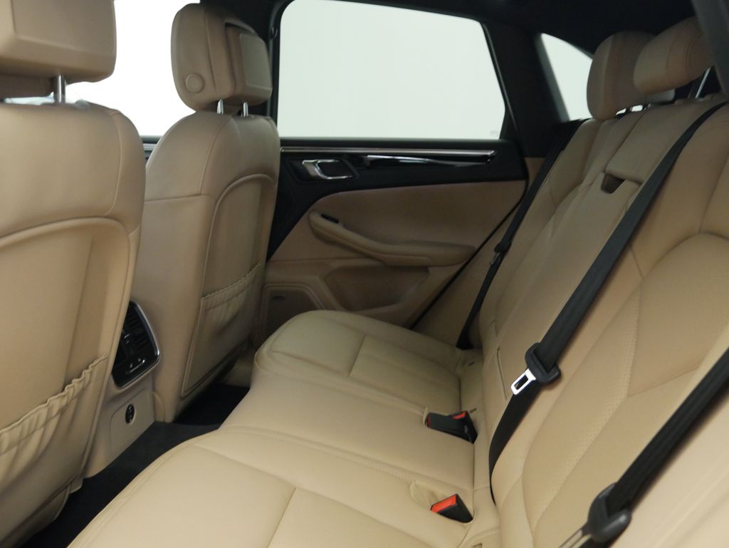 Thumbnail: 2026 Porsche Macan - 22