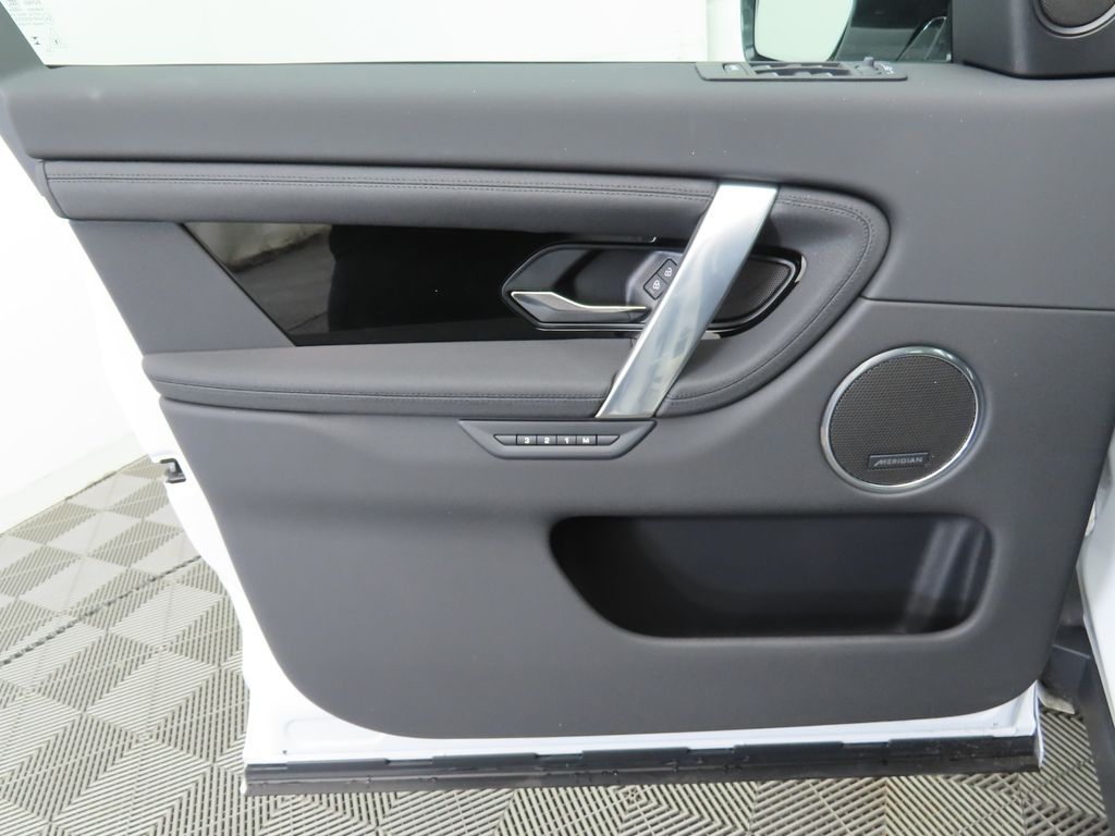 Thumbnail: 2025 Land Rover Discovery Sport - 24