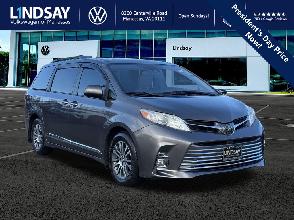 2018 Toyota Sienna XLE 7-Passenger FWD with Auto-Access Seat
