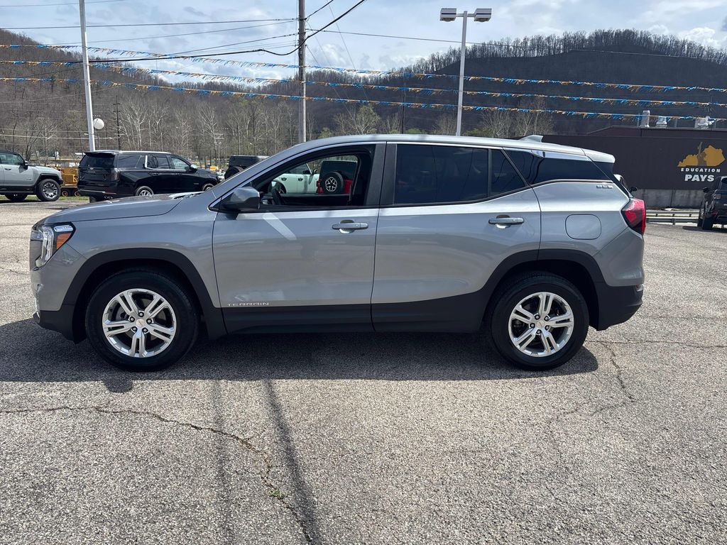 View vehicle photo 2