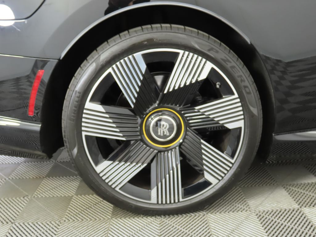 Thumbnail: 2024 Rolls-Royce Spectre - 30