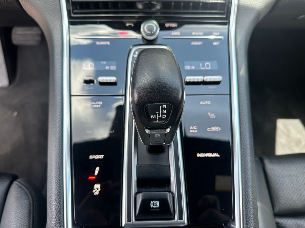 2018 Porsche Panamera  22