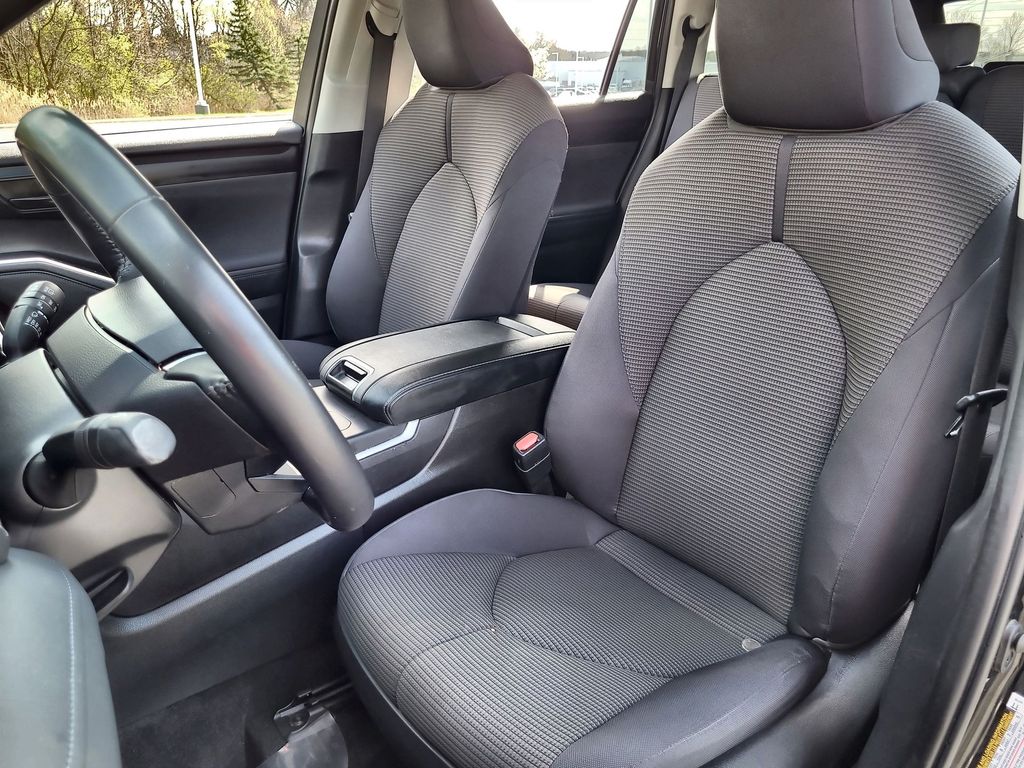 2023 Toyota Highlander LE 13