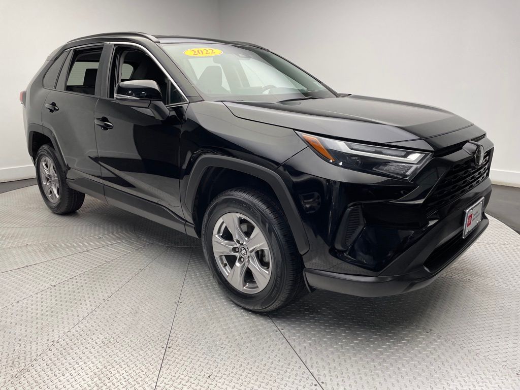 2022 Toyota RAV4 XLE 3