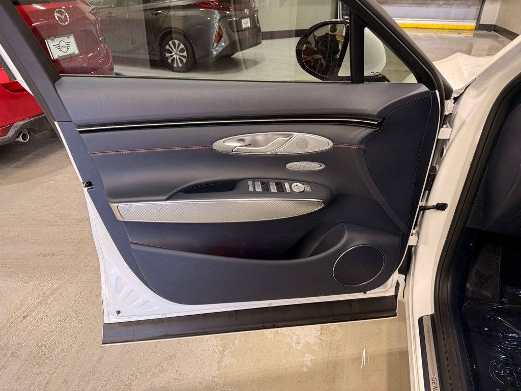 Thumbnail: 2025 Genesis GV70 - 10