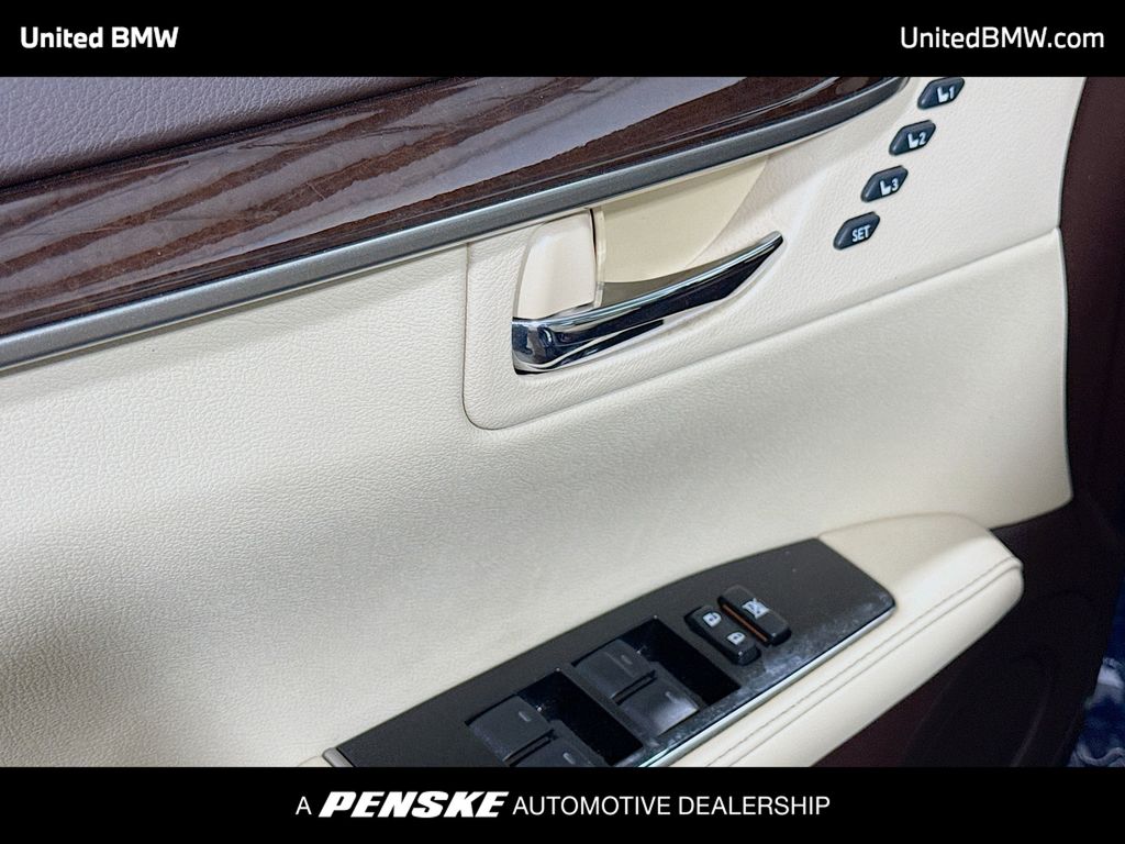 Thumbnail: 2017 Lexus ES - 3