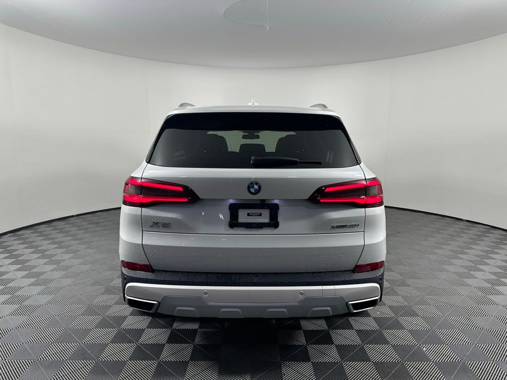 Thumbnail: 2022 BMW X5 - 6