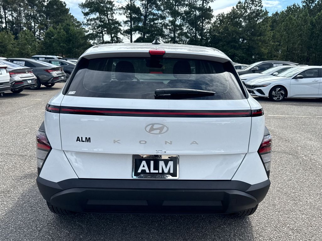 2026 Hyundai Kona SE photo 3