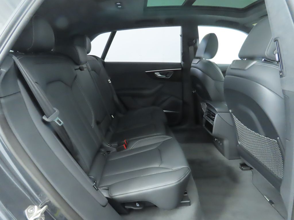 Thumbnail: 2025 Audi Q8 - 24