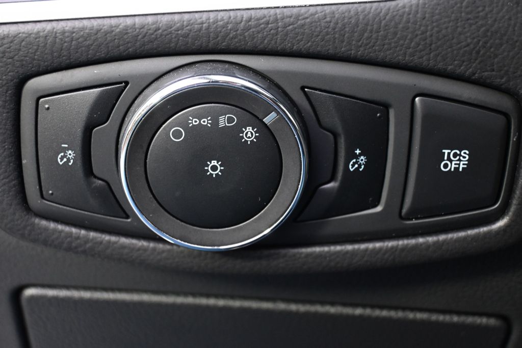 Used 2024 Silver Ford SE image 24