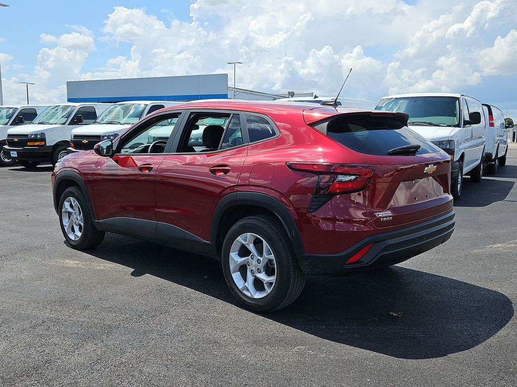 View vehicle photo 4