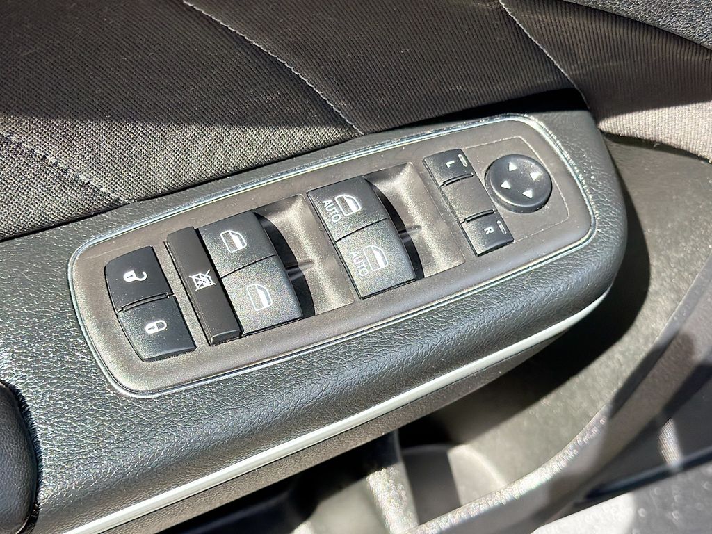 Used 2023 Black Dodge SXT image 17
