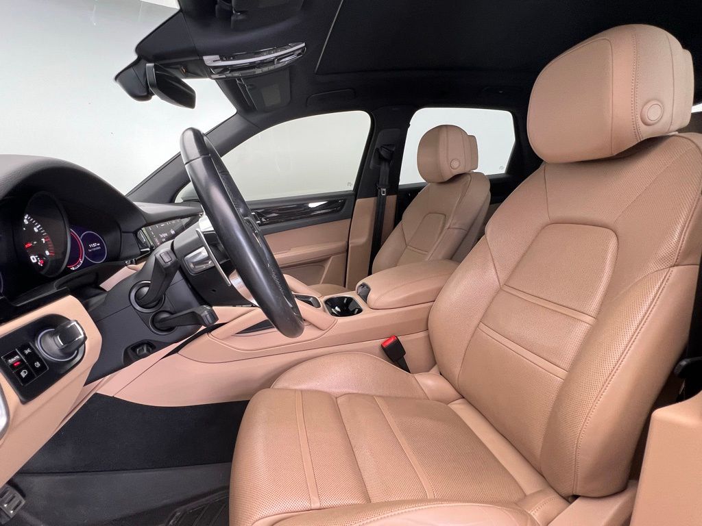 Thumbnail: 2021 Porsche Cayenne - 5
