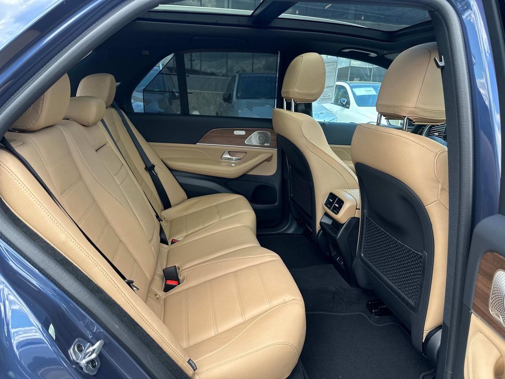 Thumbnail: 2026 Mercedes-Benz GLE - 15