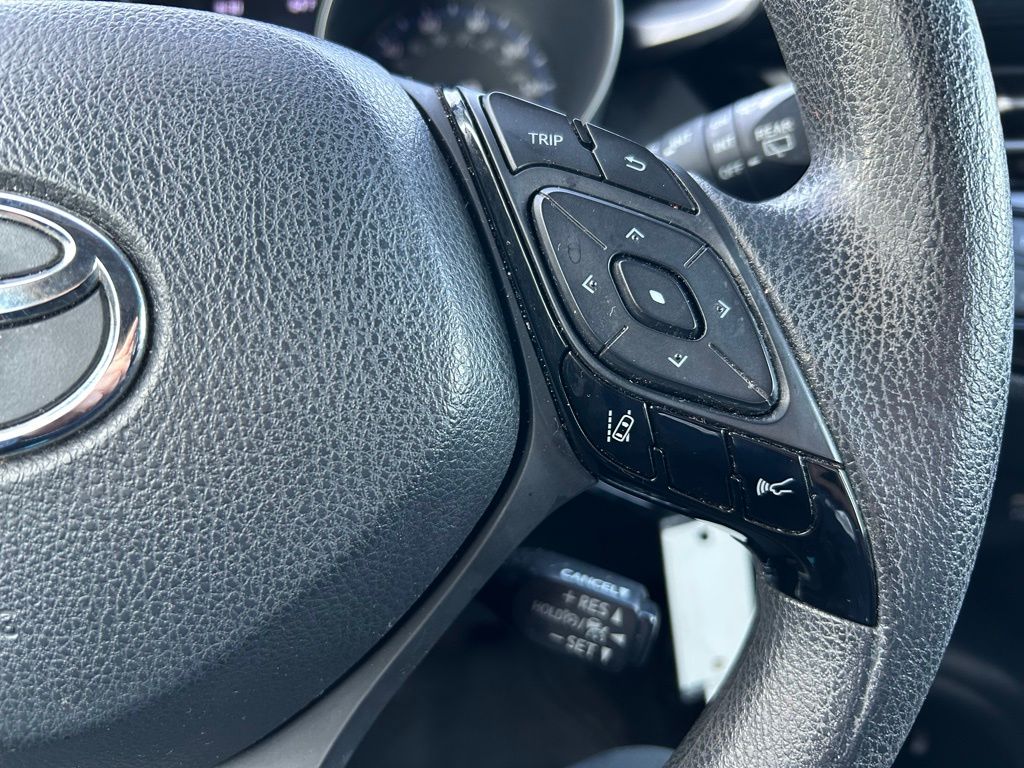 Thumbnail: 2021 Toyota C-HR - 17