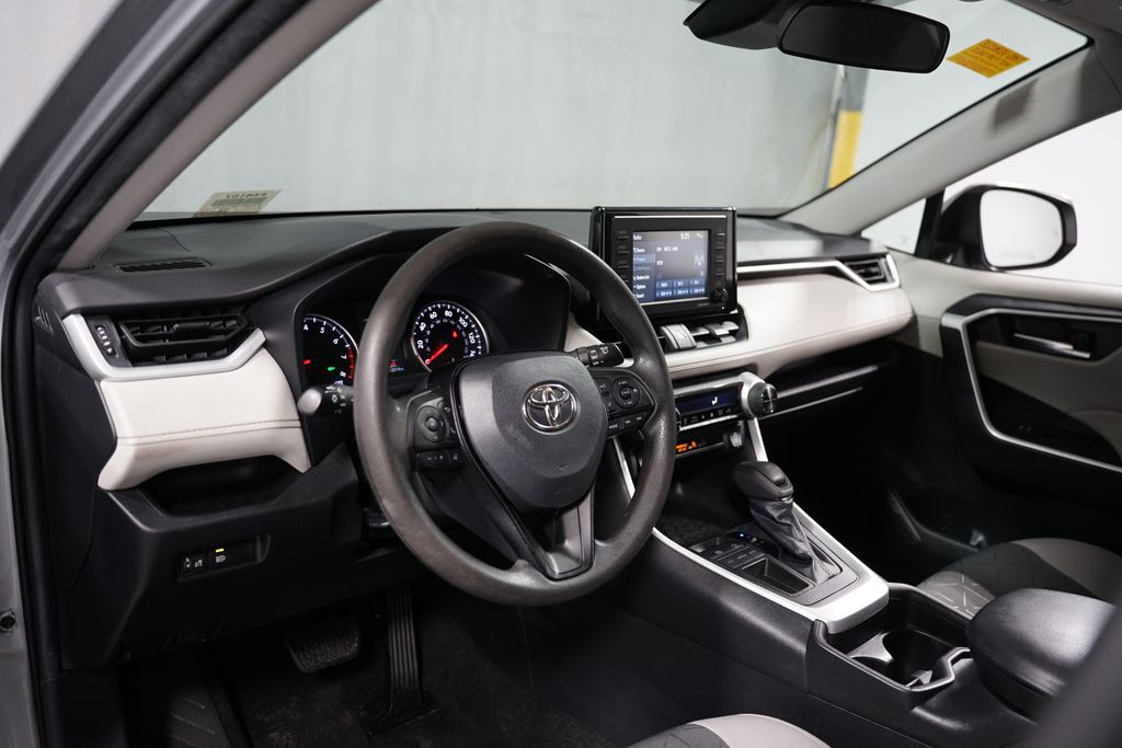 2021 Toyota RAV4 XLE 11