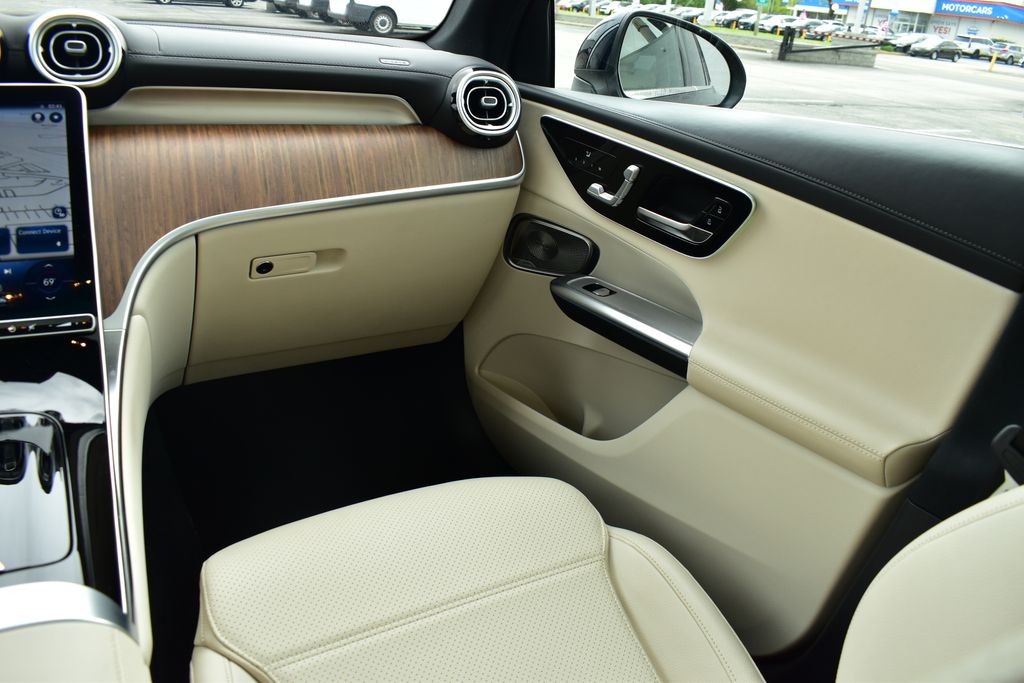 2023 Mercedes-Benz GLC 300 26