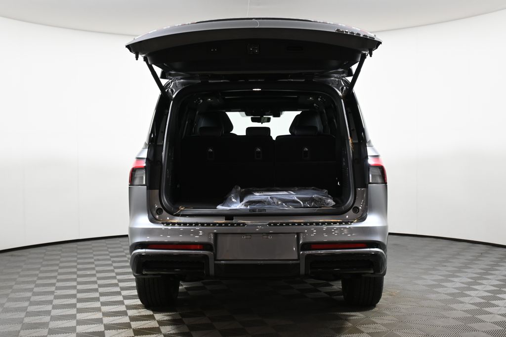 Thumbnail: 2026 INFINITI QX80 - 30