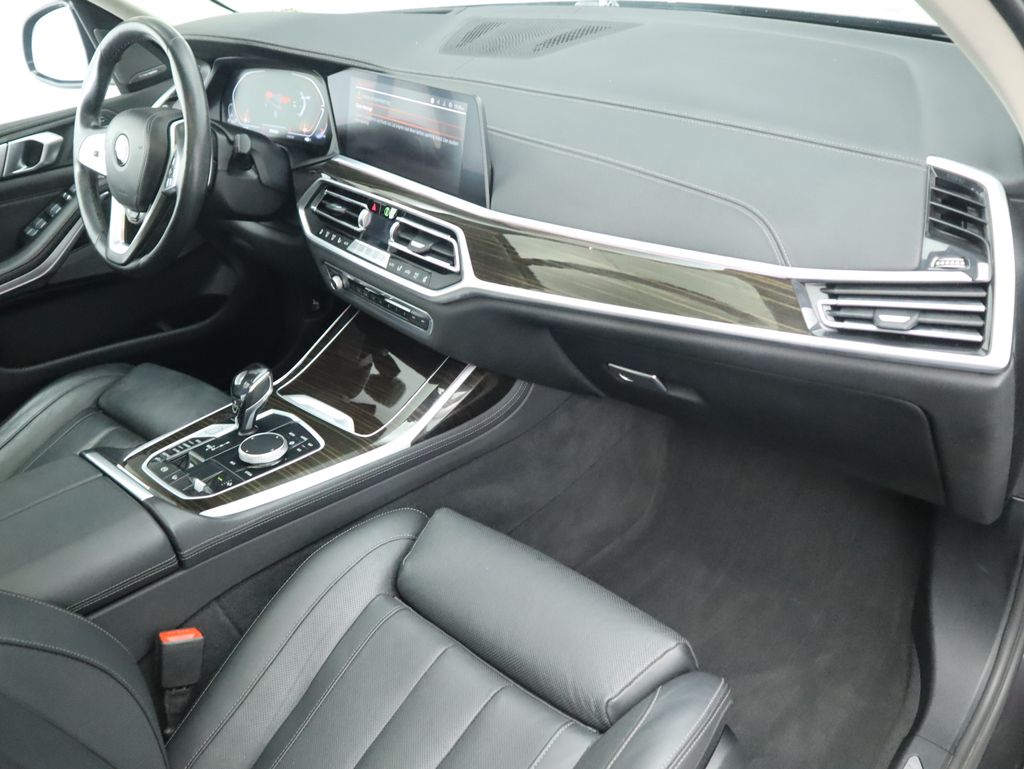 Thumbnail: 2021 BMW X7 - 18