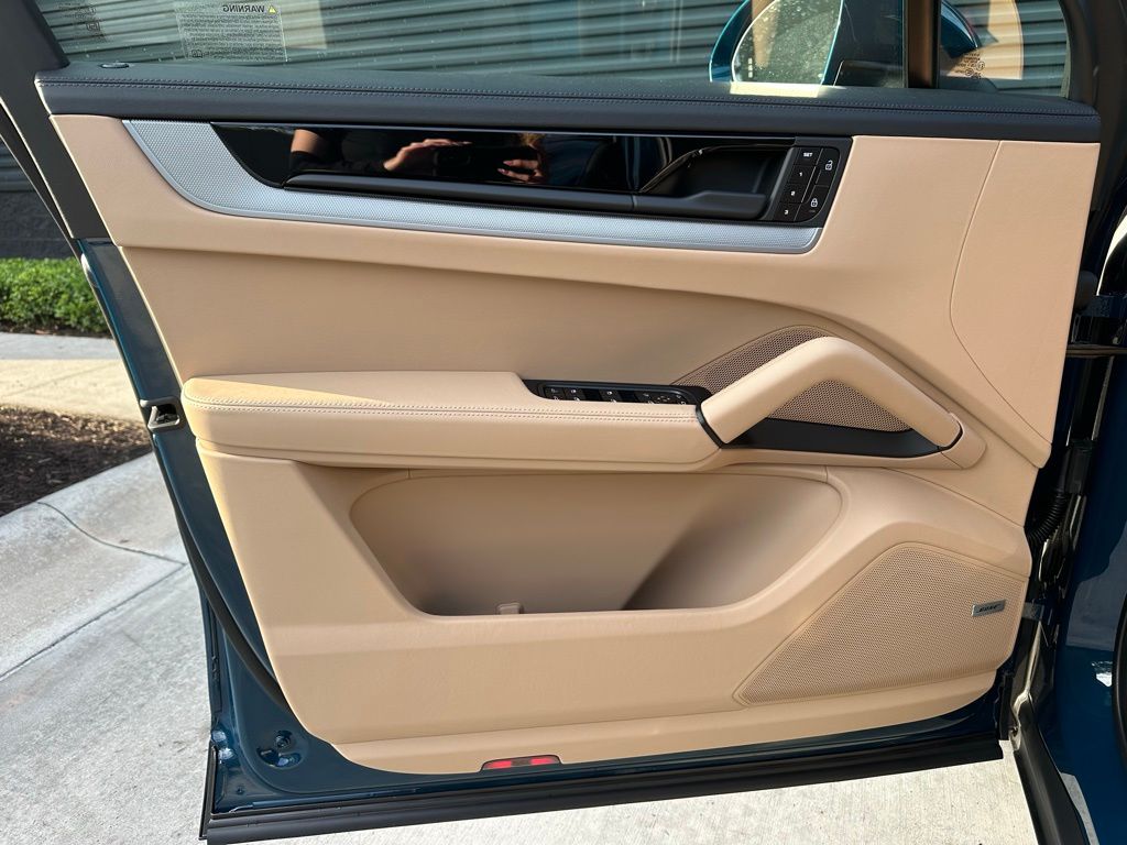 Thumbnail: 2026 Porsche Cayenne - 19