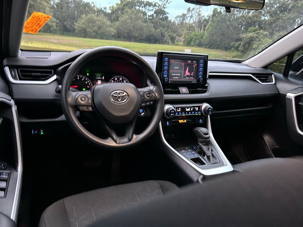 Thumbnail: 2022 Toyota RAV4 - 10