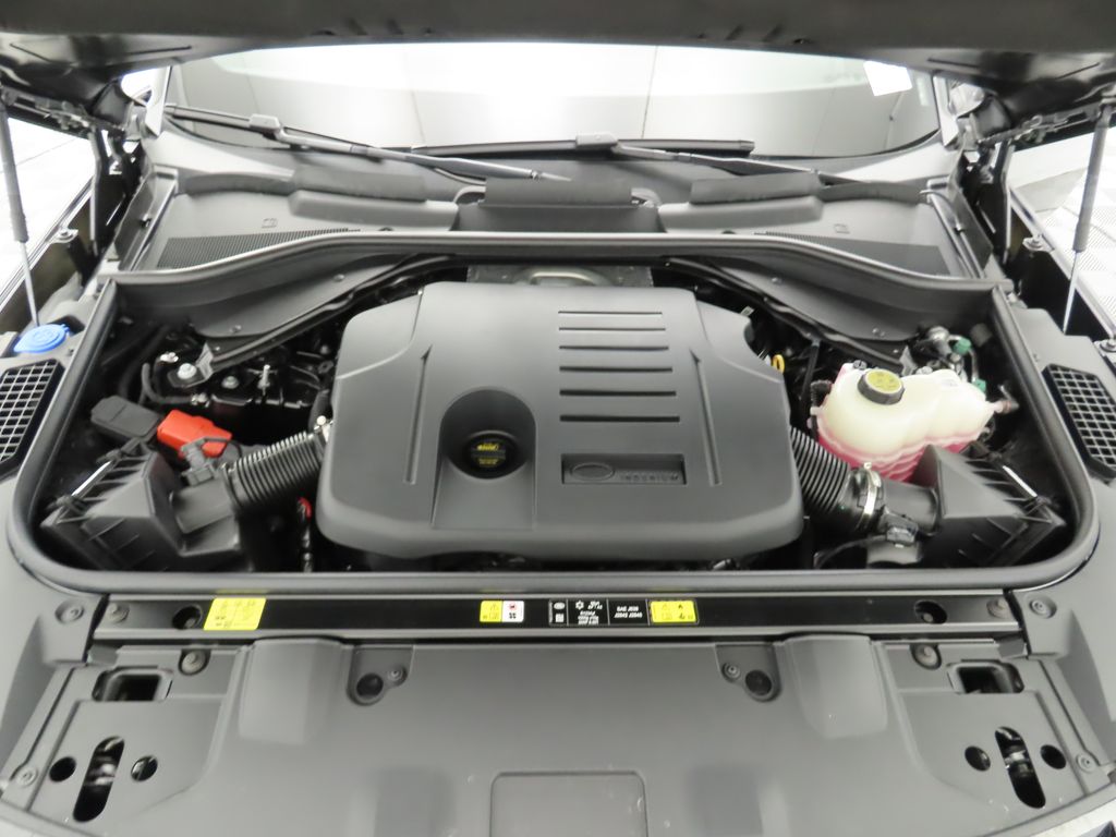 2025 Land Rover Range Rover SE 31