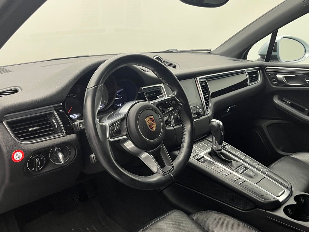 Thumbnail: 2017 Porsche Macan - 4