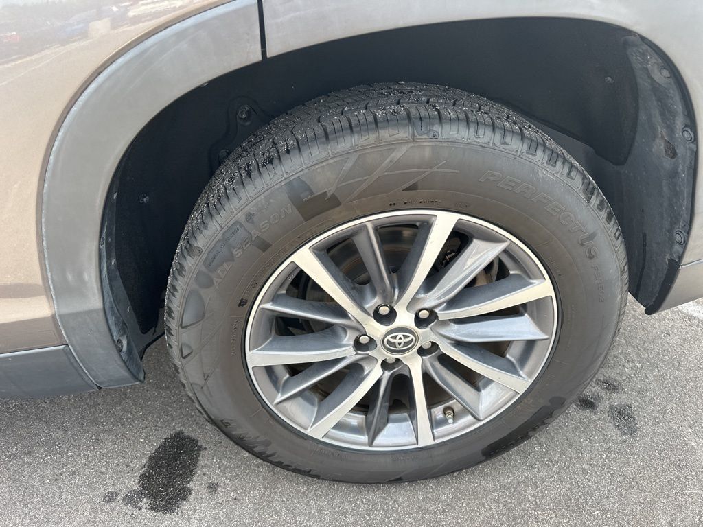 2019 Predawn Gray Mica Toyota Highlander XLE FWD SUV