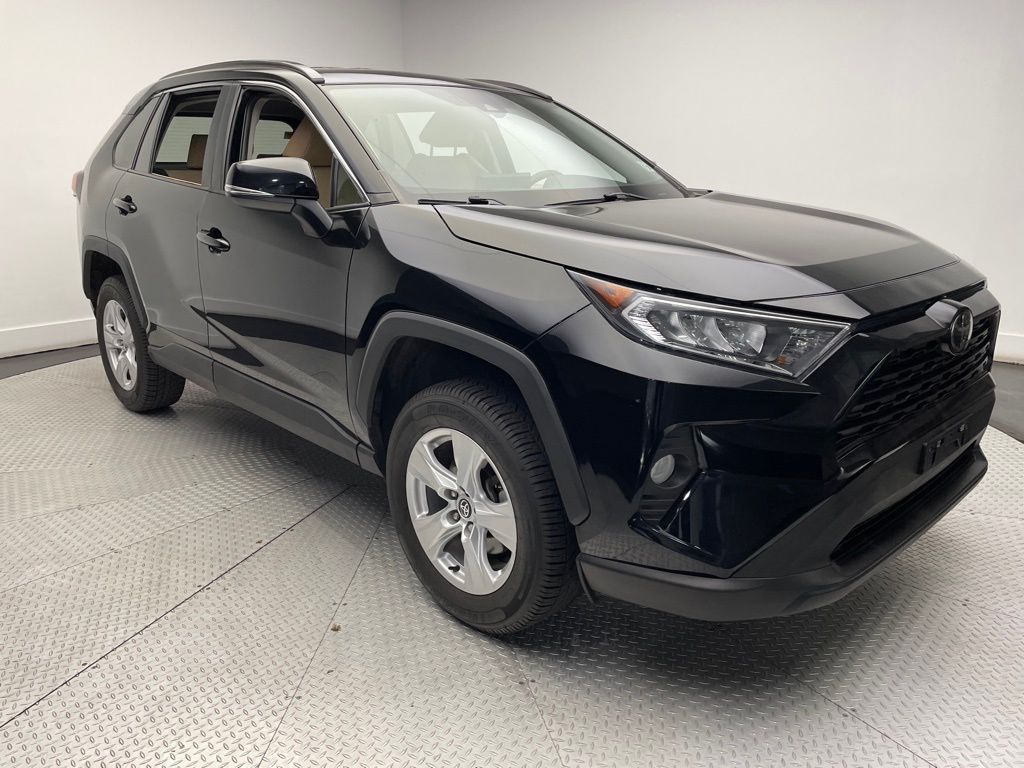 2021 Toyota RAV4 XLE 3