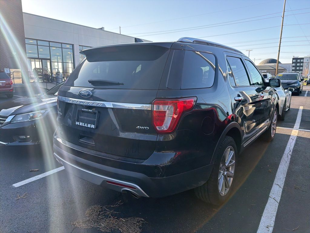 Thumbnail: 2017 Ford Explorer - 3