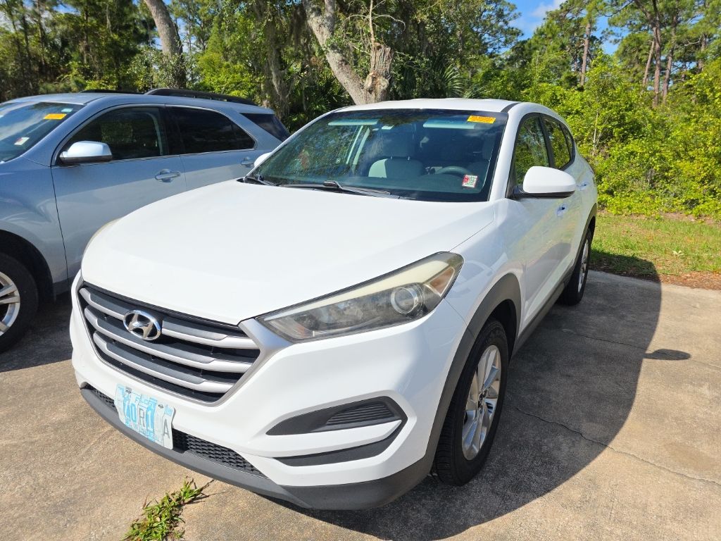 Dazzling White 2018 Hyundai Tucson 2.0L SE AWD SUV / Crossover All-Wheel Drive 6-Speed Automatic