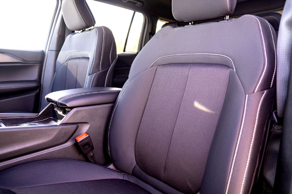 New Car 2025 Jeep Grand Cherokee  Laredo X For Sale Under $40,000 In Taylor, Texas